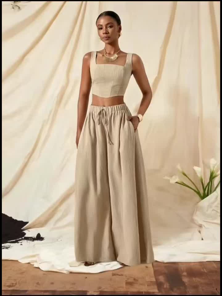 Alessia | ストラップトップとポケット付きワイドレッグパンツのセット